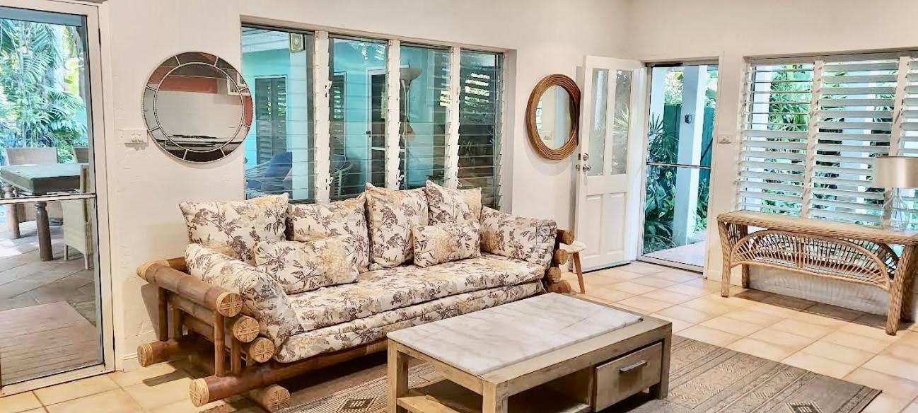 Beauty Tiny Walk To Sea Villa Port Douglas Exterior photo